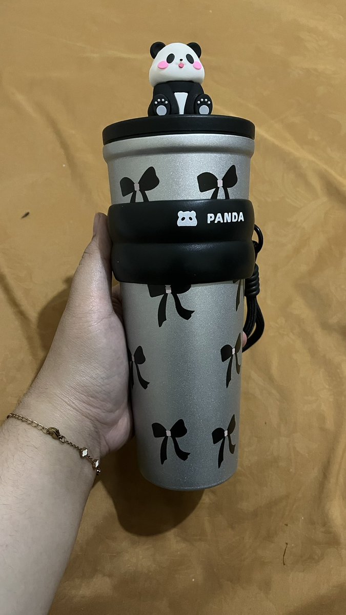 cakweei's tweet photo. wts tumbler panda 700ml, sus 304
tahan dingin 12 jam, panas 6 jam.

ready warna
merah (1)
pink (1)
hitam (1)

split pay : 90k
full oren : 120k (sudah admin, ada diskon)

Pengiriman dari Banyumas. https://t.co/naouWokUaD