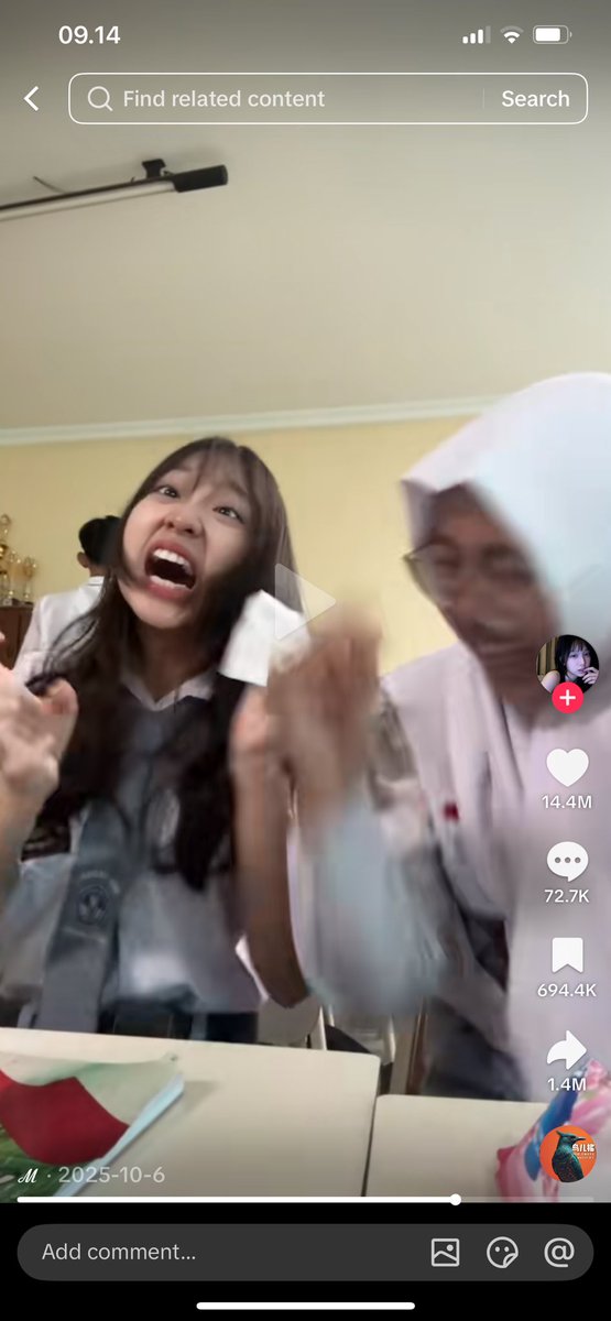 tintedcherri's tweet photo. @privatisva @graduasyengurl Kakak kakak semuanya, boleh minta tolong ditegur yang ini gak ya. Viewsnya udah banyak banget, pernah ditegur tapi jawaban dia intinya “Aku nggak mocking.” Dan ada alibi lainnya. Usernamenya @rmoraxian makasih https://t.co/2PmiGajWY2
