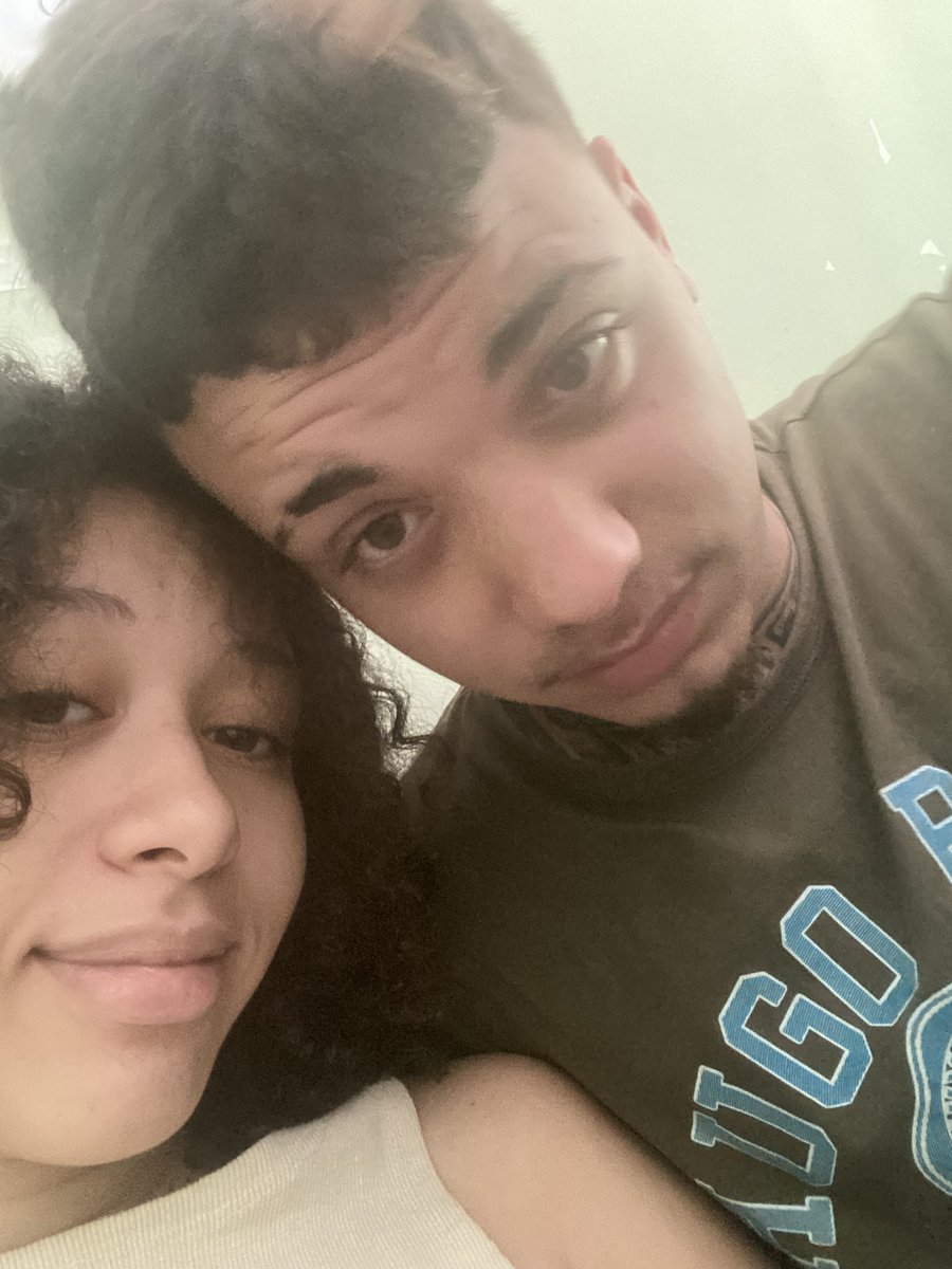 AmandaaVisalli's tweet photo. Eu pálida, anêmica, descabelada, sangrando igual uma desgraçada internada no hospital e esse gringo safado me fazendo feliz… nunca achei que encontraria um homem como ele, sou milionária e nem to falando de dinheiro ❤️ https://t.co/VKAPqwEHOZ