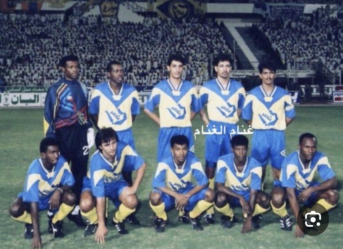 khalid56014860's tweet photo. ليس افضل لاعب وسط فقط بل قائد كبير وسط الملعب ، القيادة هي مسؤولية كبرى تتطلب صفات تكتيكية ونفسية كان يتميز بها الكابتن فهد الهريفي https://t.co/rWAOqcI282