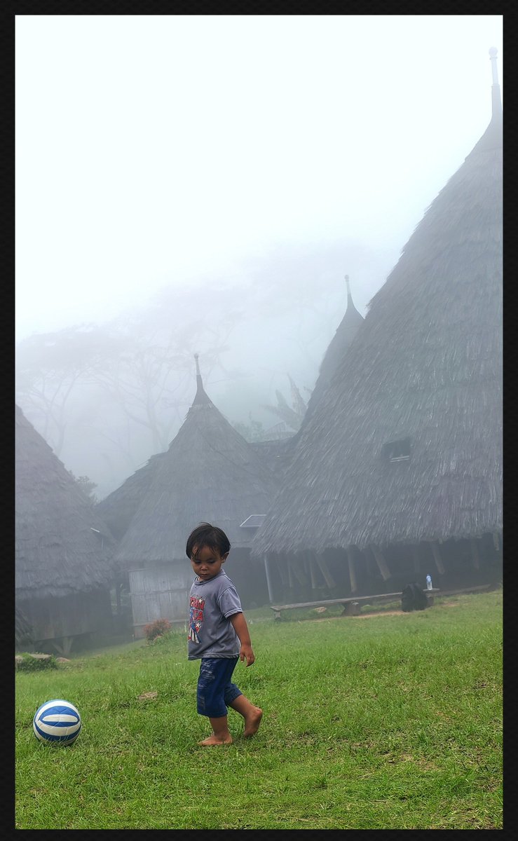 LaLigaLocaID's tweet photo. Foto ngasal tapi kau di Wae Rebo https://t.co/isRBkPx6mL