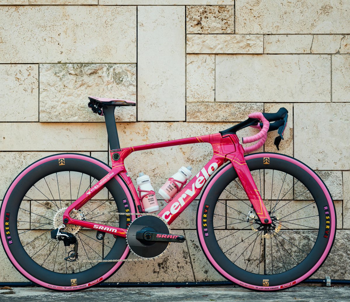 ManyS_cycle's tweet photo. 【歴史的快挙】ヴィンゲゴー、ジロ制覇でグランツール全制覇！

圧倒的な王者の走りを支えたのが、今季から投入されたサドル Prologo "Choice"

極限までスタックハイトを減らし「バイクとライダーの一体化」を追求。パワーロスを徹底的に排除したダイレクトなペダリングを実現しています。 https://t.co/CUNyPA1JEL