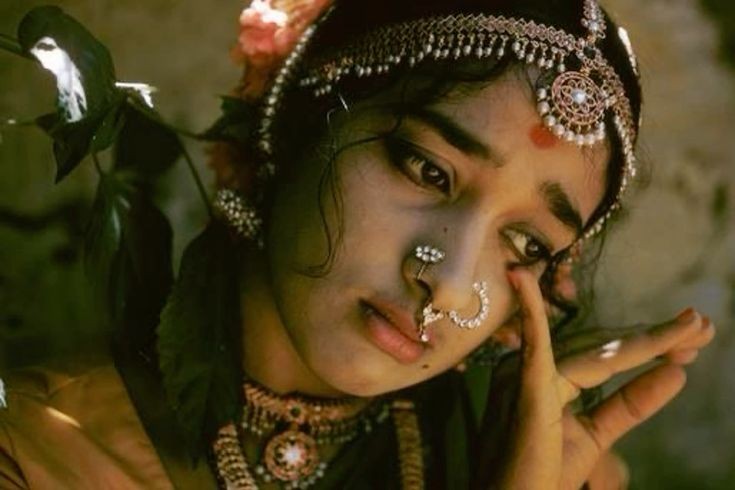etnologiaart's tweet photo. ❁ Padma Subrahmanyam dançando Bharatanatyam — uma das danças clássicas mais antigas da Índia — em Madras (atual Chennai), estado de Tâmil Nadu, no ano de 1966.

A célebre dançarina foi capturada pelas lentes dos renomados fotógrafos franceses Roland e Sabrina Michaud. https://t.co/Kx0pfRSVWQ