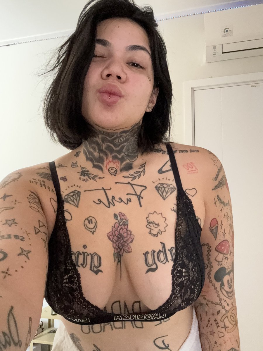 Tlustyy_'s tweet photo. Loriana 🥵🤤 https://t.co/M5wTe6p6Hz