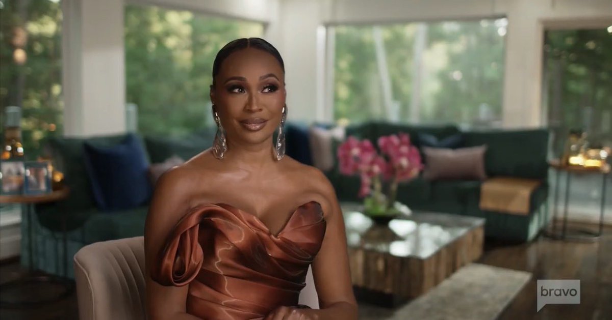 urfavv_goddess's tweet photo. Cynthia’s upcoming confessional look 🍑#RHOA https://t.co/5H3EY2djqC