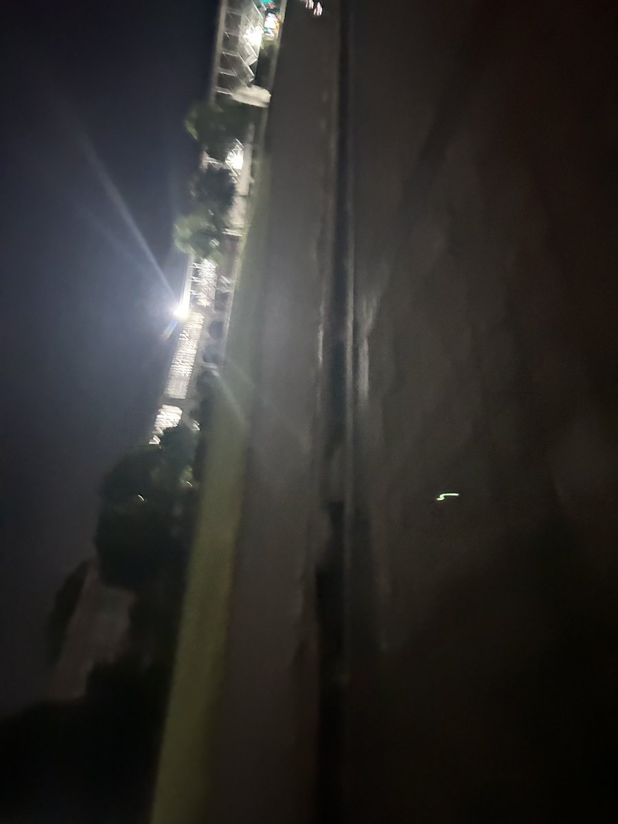 FukuiPref_Univ's tweet photo. 大学広報支援員しおりです。

夏は夜。夜の県大です。 
 
遅くまで、学んだり研究したり、歩いたり、案外人がいるんです。 
昼と違うように見えるのは、外の明るさだけが原因じゃないと思います。 
 
夜は、素になる時間なのかもしれません。 
人間だけでなく大学も。つきづきし。
 
#福井県立大学 https://t.co/OaL3xNyGEz