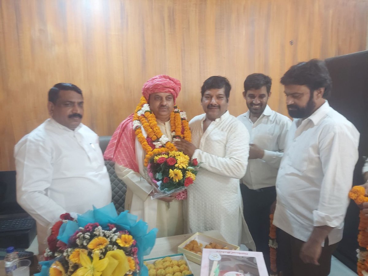 premkshukla's tweet photo. भगवान परशुराम चैरिटेबल ट्रस्ट के संस्थापक ब्राह्मण ऑर्गेनाइजेशन आफ इंडिया के संस्थापक शहीद स्मृति चेतना समिति के संरक्षक वरिष्ठ नेता और सामाजिक कार्यकर्ता पंडित सुखबीर शर्मा जी को यशस्वी और कीर्ति मय जन्मदिन की बहुत-बहुत शुभकामनाएं . https://t.co/11K1051Z2f