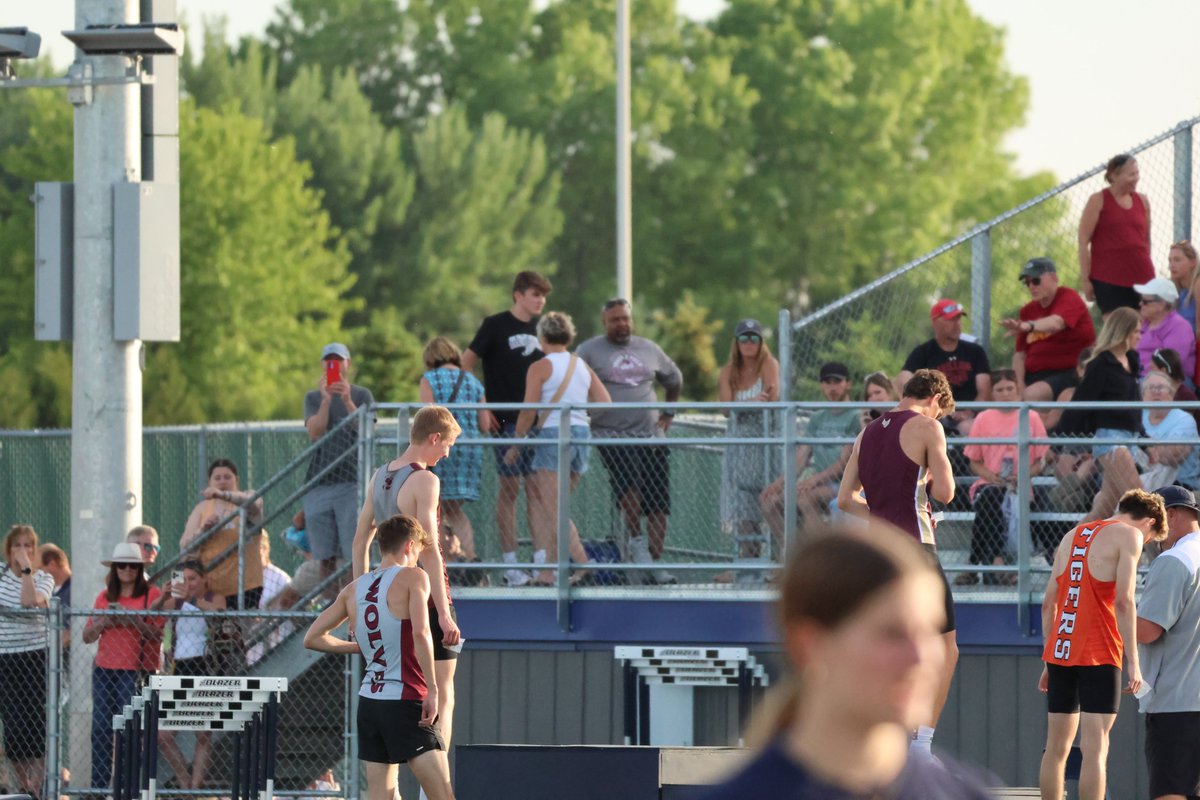 LVMYPack's tweet photo. Zach Muenster...set the school record in the 800 on Tuesday at Regionals...broke it again at Sectionals enroute to State! https://t.co/buAHgQ5ejb