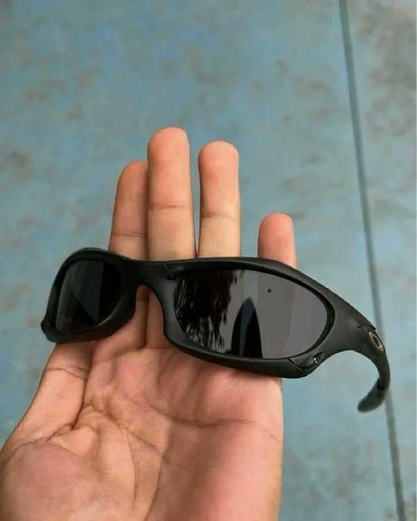 Alejandroking95's tweet photo. I just received Oakley from an Anonymous via Throne. Thank you! https://t.co/tusgslPkME #Wishlist #Throne https://t.co/Nuy2bZoqVQ