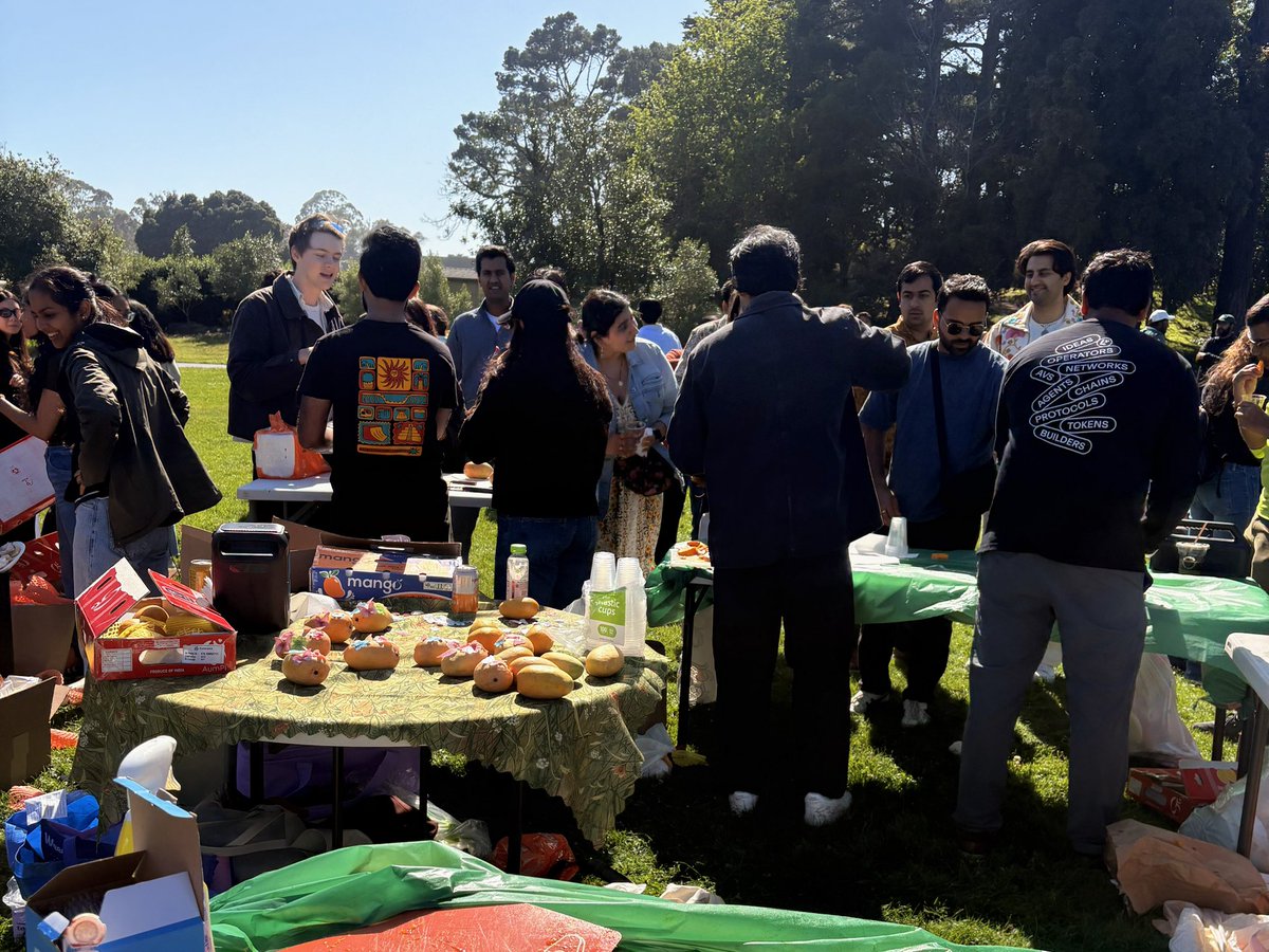 ellen_in_sf's tweet photo. sf comes together for mango

thanks @darshil for hosting this! https://t.co/TAYwcDw2jo