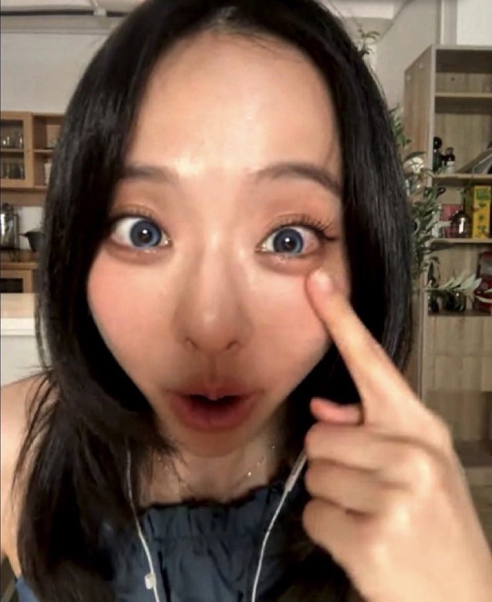 manhaighter's tweet photo. This screenshot from a Vivi fan call is now my favorite thing of all time https://t.co/WgojTAneF3