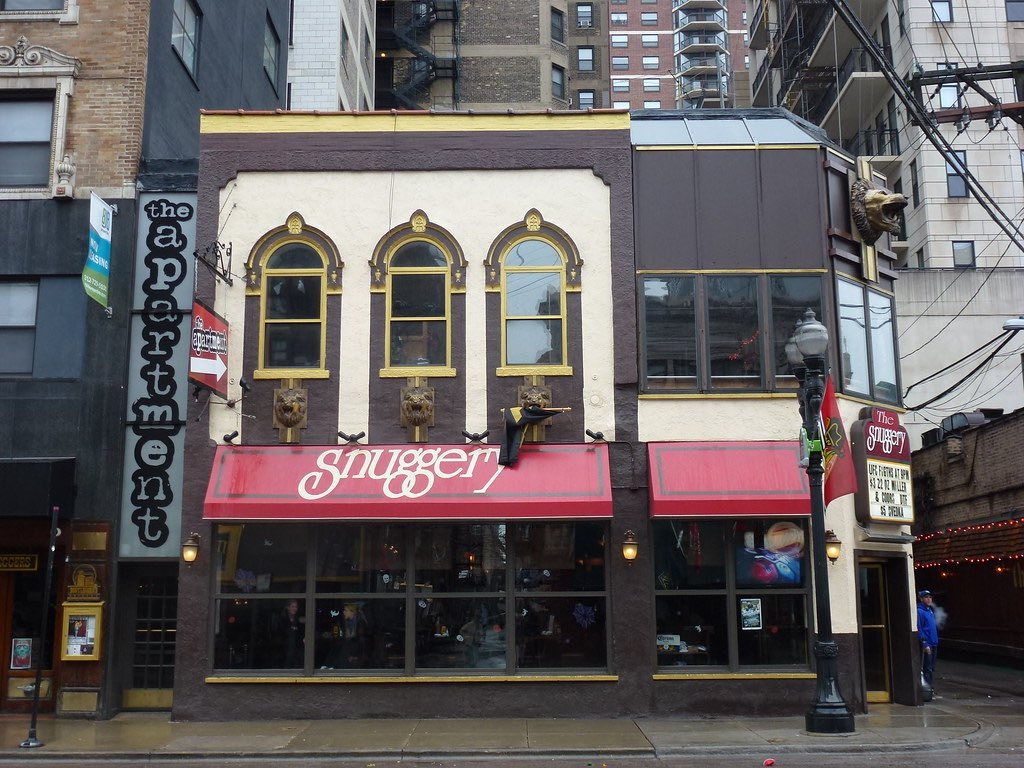 LastComiskey's tweet photo. Random: Does anybody have any video or pictures of the old Snuggery bar on Rush and Division. https://t.co/xn8ARWeurq