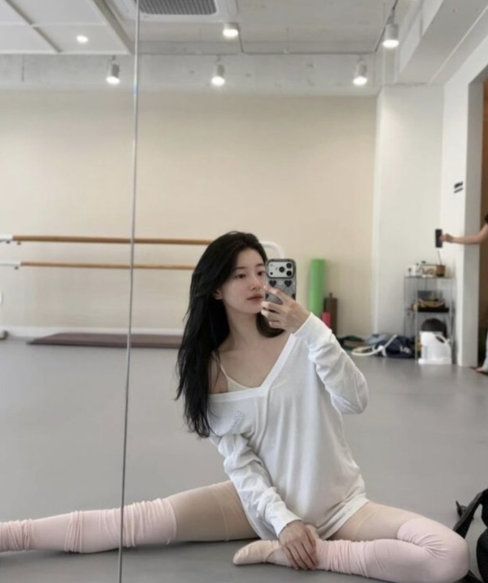 jutingstar9999's tweet photo. 의외로 여자들 99%가 모르는 자궁 건강 꿀팁 💥
.
1. 성관계 직후 소변 보는 습관 갖기
2. 성관계 30분 전에 물 약 크게 한컵 마시기
3. 찬물 섭취 피하기
4. 운동 후 땀난 속옷 바로 갈아입기
5. 통풍 잘 되는 소재 속옷입기(면소재 추천)
6. 생리 중엔 똑바로 누워 자기
7. 성관계 전후 손·외음부 청결 유지하기
8. 발레/요가/필라테스 등으로 골반 순환 유도하기
9. 자궁경부암 검진 등 산부인과 검진 정기적으로 받기
10. 질 내부 세정(질세정제, 비누) 과도하게 하지 않기
11. 생리 기간 중 역류 유발 자세 NO
12. 호텔이나 펜션/모텔 수건으로 민감 부위 닦기 금지
14. 다리 벌리기 스트레칭 자주 하기
.
.
여자는 물론 남자들도 내 애인, 배우자를 위해
알아두면 유익하니까 봐두시져 ㅎㅎ