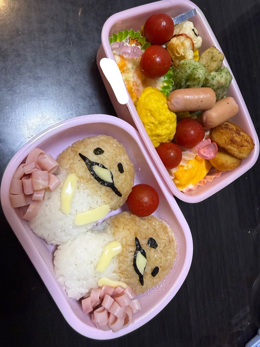 ESKA62394's tweet photo. 運動会予備日にも弁当とか前回から2日しか経ってないじゃないか🙃
毎日弁当作る人は本当に凄い👏
長女はドラクエ。咳でお休みしたけど😅
次女はなめこ。保育園の弁当箱を使いたいとかで、ここたまとソフィアの弁当箱で行きました😂 https://t.co/2kkoL7ZjRO