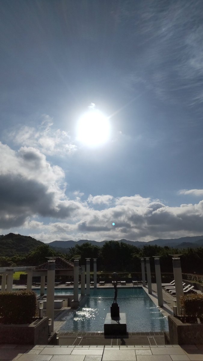 anna0139's tweet photo. プチ旅行から朝帰り🌞
淡路島は台風の影響で曇が出て来たので急いで大阪に帰って来ました🚗
やっぱり大阪が1番暑い🥵 https://t.co/0aeyA9cJPg