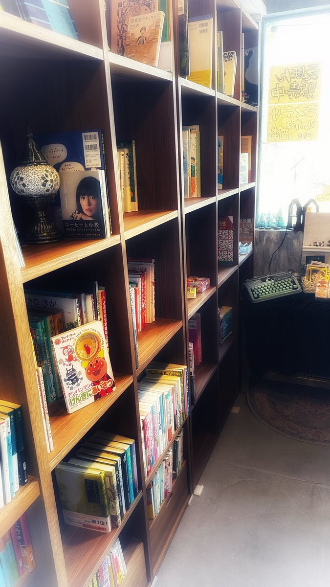 mitoradou's tweet photo. こんにちは、みとら堂です。
本日は店休日ですがオープンしております。
午前の部11:00〜14:00
午後の部15:30〜17:30 
　という予定です。
6月の始まりはぜひみとら堂へ☺︎
#保谷 #西東京市 #雑貨屋 #古本屋 #ギター教室 #弥刀羅堂 #mitoradou https://t.co/3iuYIgOVTf