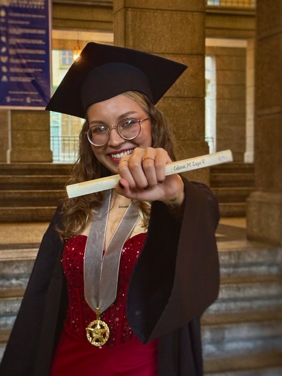 edimarlaya's tweet photo. amigues de tuiter ME GRADUÉ https://t.co/kdkjLO2j2D