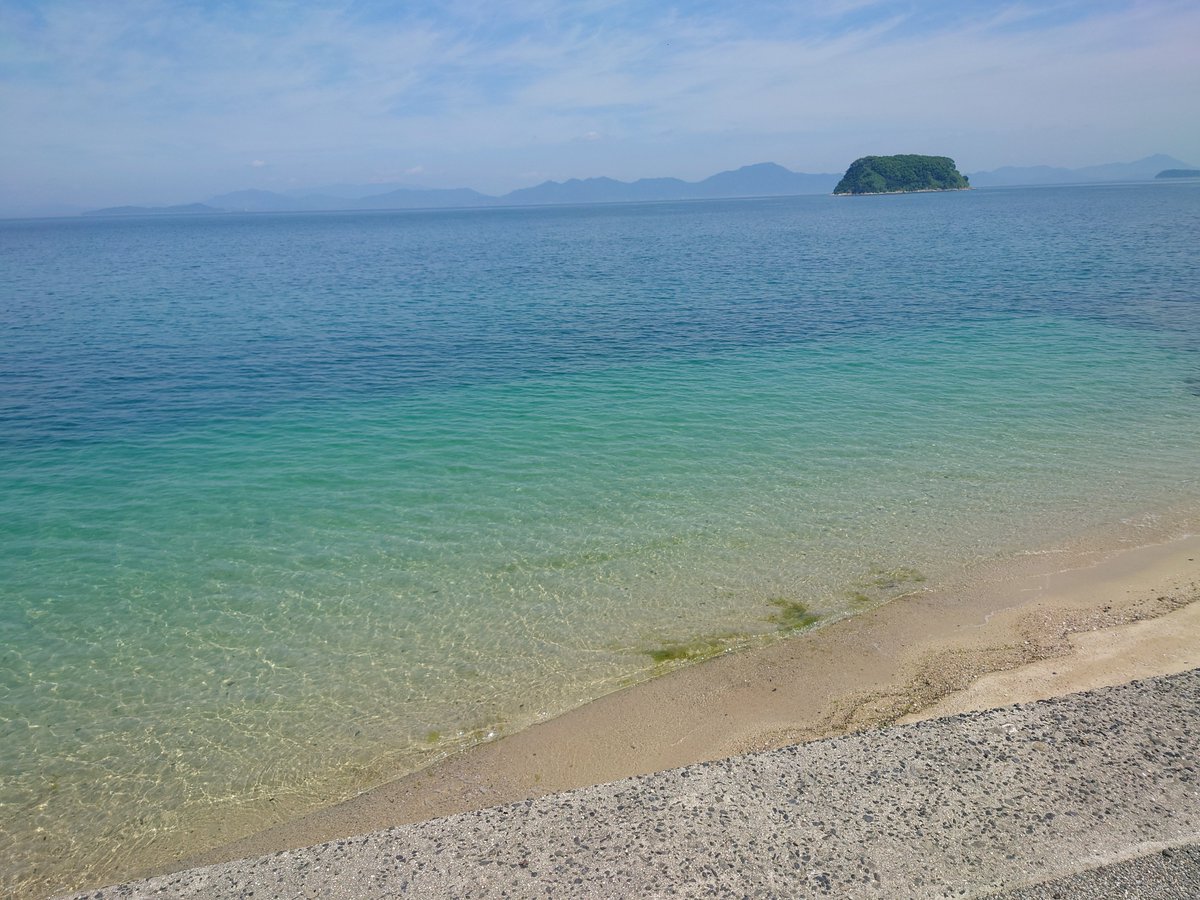 tebamoto109's tweet photo. 海は広いな大きいな透明度高いなおもろい形の島やなDUKEかっけえなチェーン油差しとらへんな https://t.co/dK9U20kaEJ