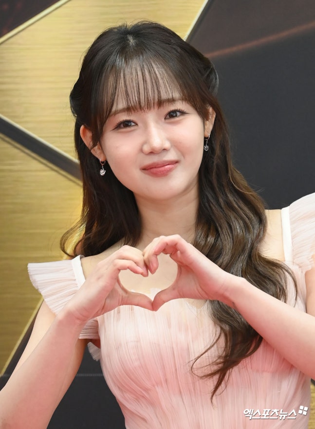 brasilioi's tweet photo. 🚨 Após quase 4 anos de seu debut com 'Sunflower (P.E.L)', Yoojung inicia os preparativos para um comeback solo. A expectativa é de que seja lançado até o final de junho.

📎: https://t.co/eV8m2gJZZm

#최유정 #CHOIYOOJUNG
#아이오아이 #IOI @ioi_10th https://t.co/bUxeMPVCrd