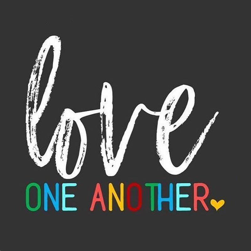 The_LadyAnn's tweet photo. A woman on Nextdoor wrote: "Does anyone have any food to spare i am homeless and in need of food" and 39 people immediately jumped in to offer her everything from local food pantry resources to dry goods to body wash to just-made burritos. Not one snarky "get a job." ❤️ https://t.co/a6Z7T0QVU8