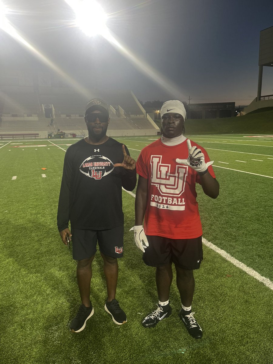 Q7Moneyy's tweet photo. I appreciate @coachcordova for inviting me to the 409 camp to get some work with @CoachDaleen . Had a good time and love the energy @TRILLDB @RivalsHS @dctf @PrepRedzoneTX @Matt_Stepp817 @TXTopTalent @LamarFootball https://t.co/OEBwPIfY5N