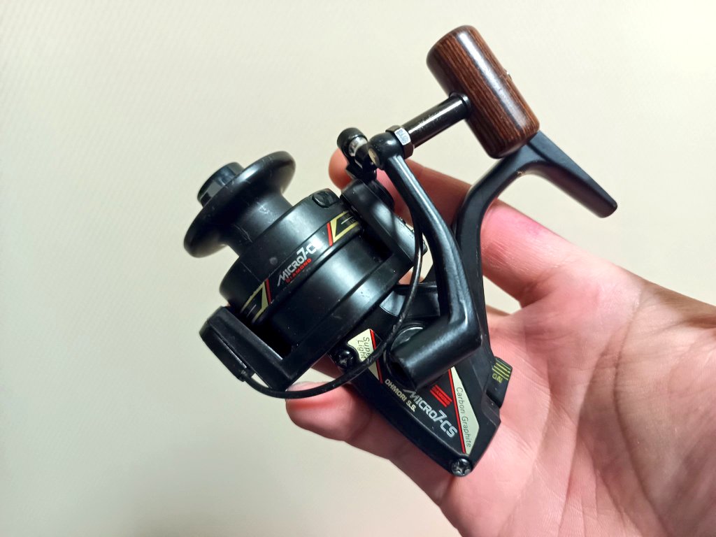 Gautraman's tweet photo. 【ブログ更新】
竿だけコンパクトにしても意味はない。タックル全体をミニマル・コンパクトにまとめる方法を数回に分けて語ります。まずはリール編！オススメ機種、カスタム方法、オールドの実用的魅力などを紹介します。

モバイルタックル論①携行に適したリールとは
https://t.co/Gxpfjv1CJn https://t.co/TqqG8CC7Qn