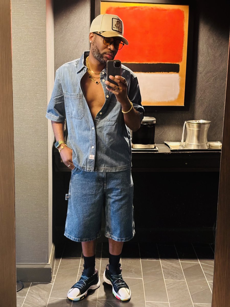 iamrishawn's tweet photo. Levii’s Jeans

#style #him #goat #fashion #jordans https://t.co/fygg6G94W9