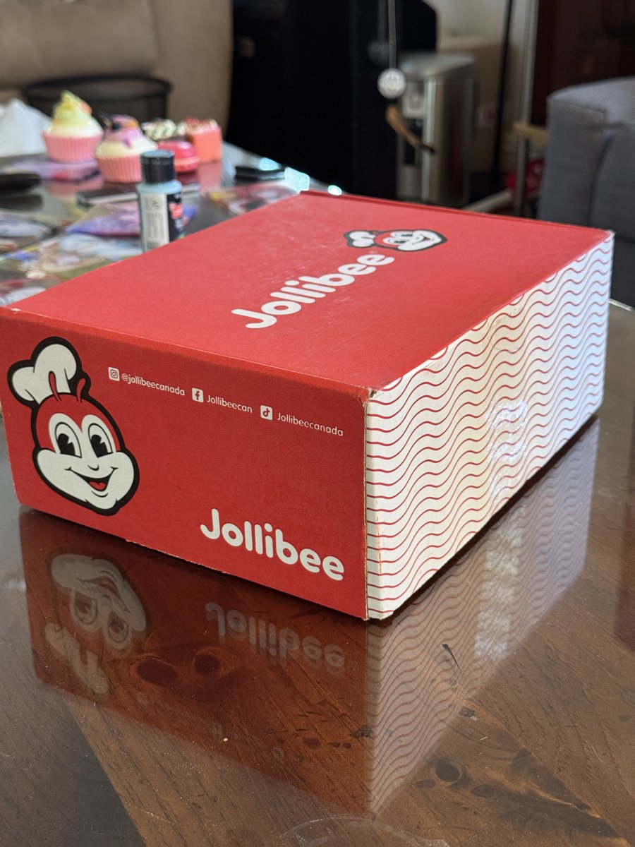 DozzerVT's tweet photo. Jollibee x FFXIV shirt came in.

Now I’m a true Filipino FFXIV fan 🇵🇭 https://t.co/98AylsBLQJ