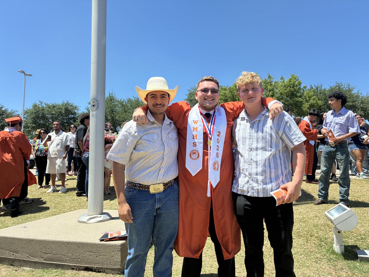 cwise_77's tweet photo. So proud of my brother not only graduating, but being top 5% of his class. I know he'll be doing great things at Sterling College up in Kansas. Go do great things Jason. https://t.co/6699R7S0vZ