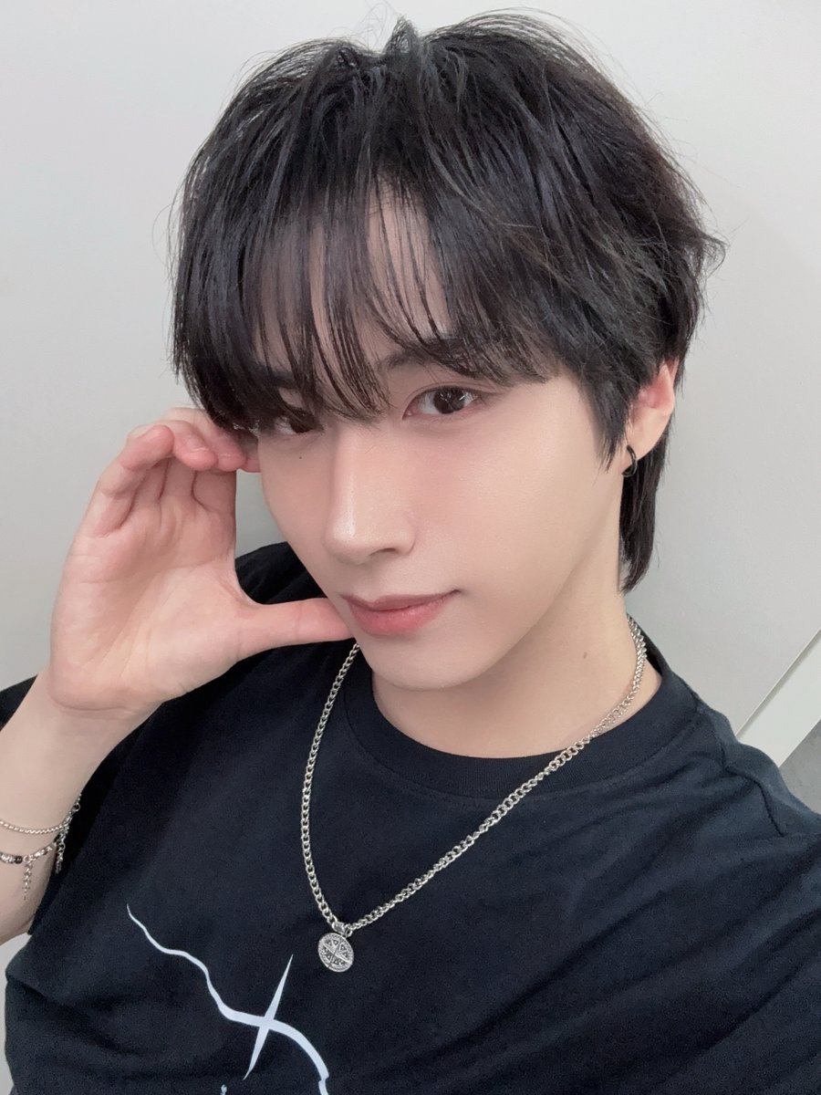 ONEUS_JPN's tweet photo. [📸]
ONEUS JAPAN 5th Single [Under]
【第一弾】リリース記念
プロモーションイベント@全電通労働会館

今回のプロモーションイベントが
ついに終わりとなりました…😭

TOMOONと過ごす楽しい時間は
いつも本当にあっという間ですが、
お互いたくさんの幸せな思い出を胸に💓
また次会える日を楽しみにしていてくださいね！

昨日ちょっとだけ初公開したUnderも
喜んでいただけてとても嬉しかったです☺️

最後だから特別に
メンバーのセルカをプレゼント🎁✨

またすぐ会いにきます🏕️❣️

#ONEUS #원어스 #ワンアス
#Under