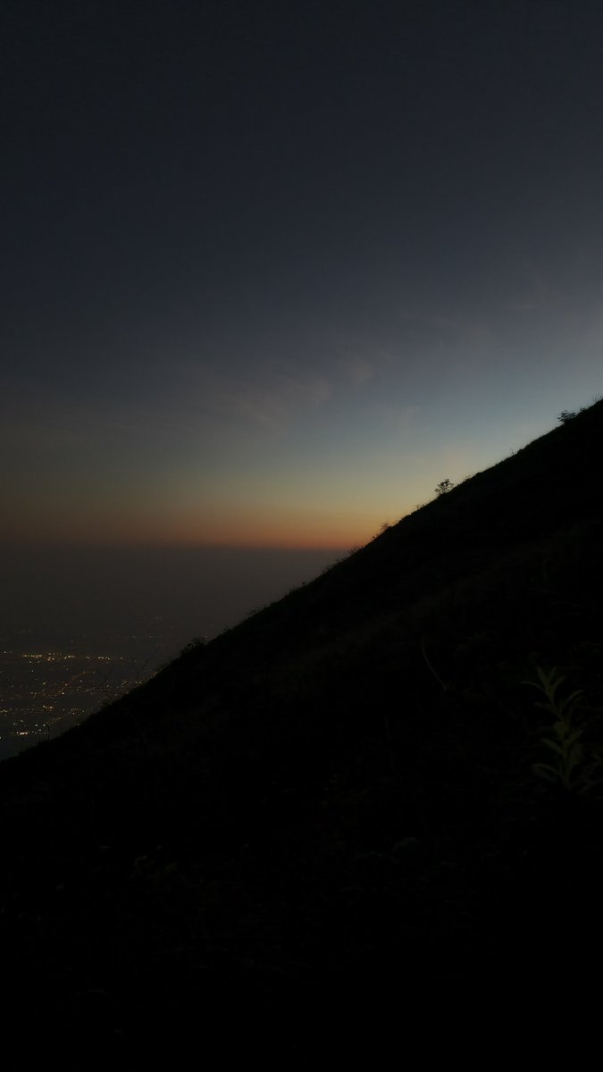 dhonnaaaaaa's tweet photo. start from 472mdpl to 1653mdpl.
emang definisi cobaan yg harus dicobain 🏳️ https://t.co/lKLQzs6pqE