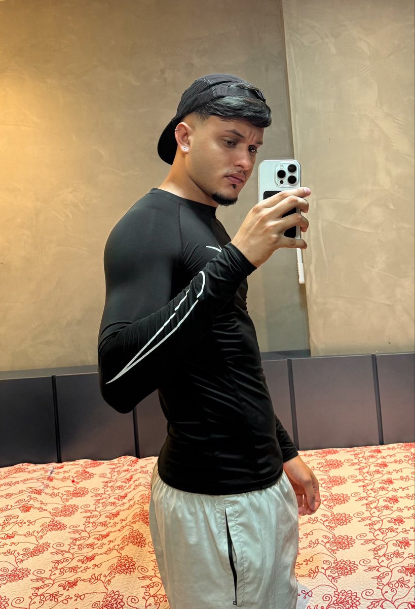 lipeoliveirx's tweet photo. fiquei gostoso com essa camisa https://t.co/kd01golnzv