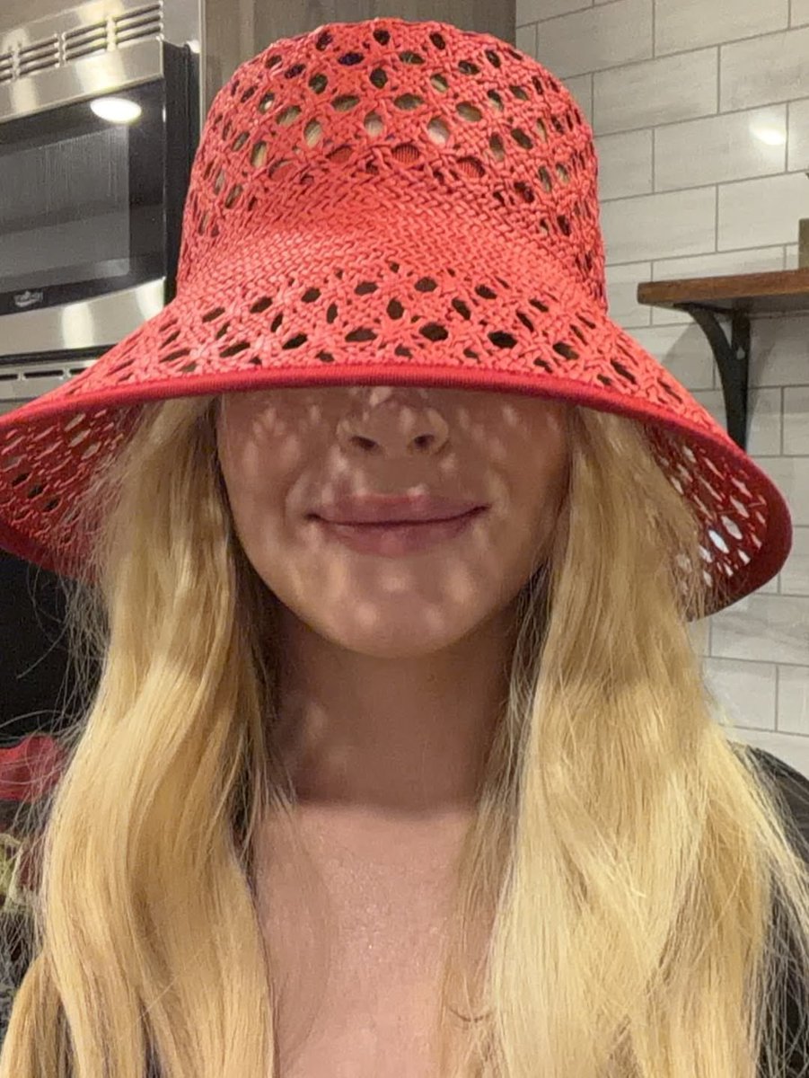 ArggLindsay's tweet photo. Lindsay Lohan stuns in new May dump via Instagram https://t.co/YJz5U7bawl