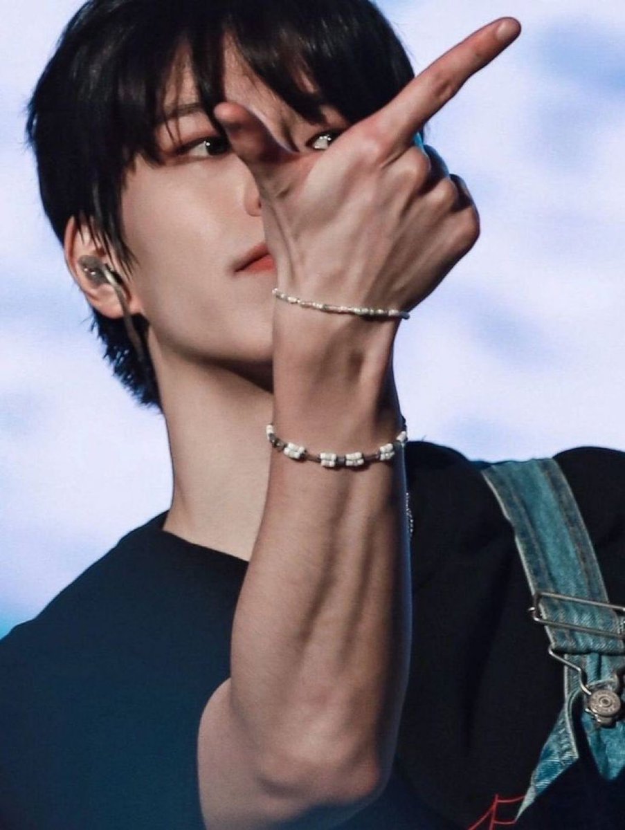 ksmpictures's tweet photo. omg seunghands https://t.co/U6blbYgINu