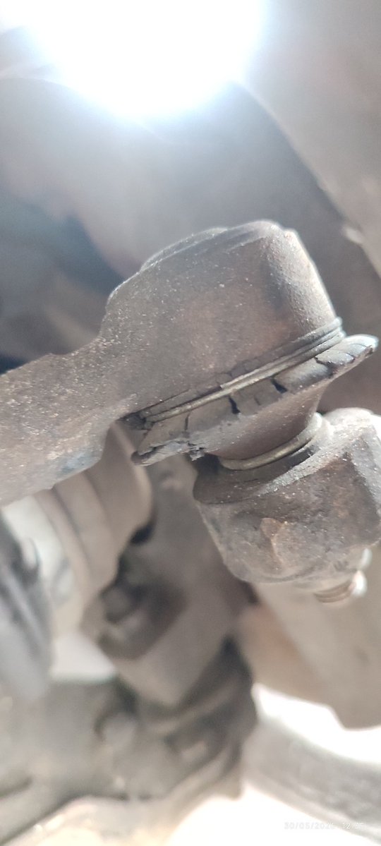 SovietFrost's tweet photo. @lobotosasha Grazadeus, meu único problema é essa merda estourada. https://t.co/Mv1DJc3bHf