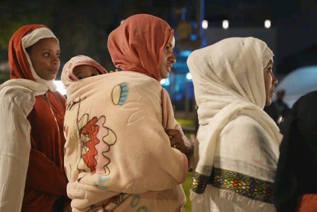 EllalaDebissa's tweet photo. A powerful moment from the #7th national election: a mother carrying her child on her back joins fellow #Ethiopians in casting their votes.
@_AfricanUnion 
@BBCAfrica 
@CNNAfrica 
@CBS https://t.co/pHfJ3oRLdi