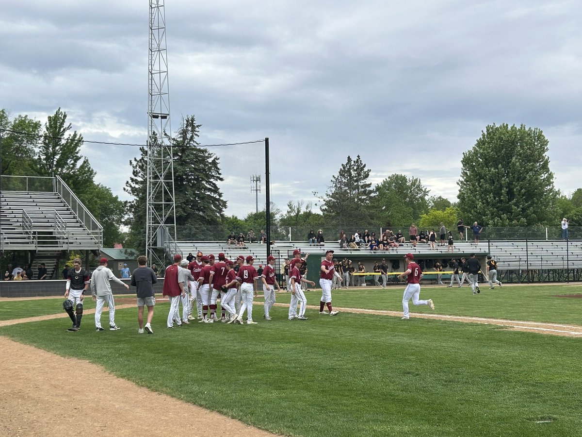 jeffcrissinger's tweet photo. Great at bat to earn that RBI single @joeycrissinger &amp; great win @FHSbaseball21 !  Proud of you guys!
@coachlarson33 
@pitch2pitch @HoffmannZach @becker_bsbl https://t.co/wkELIPR15d