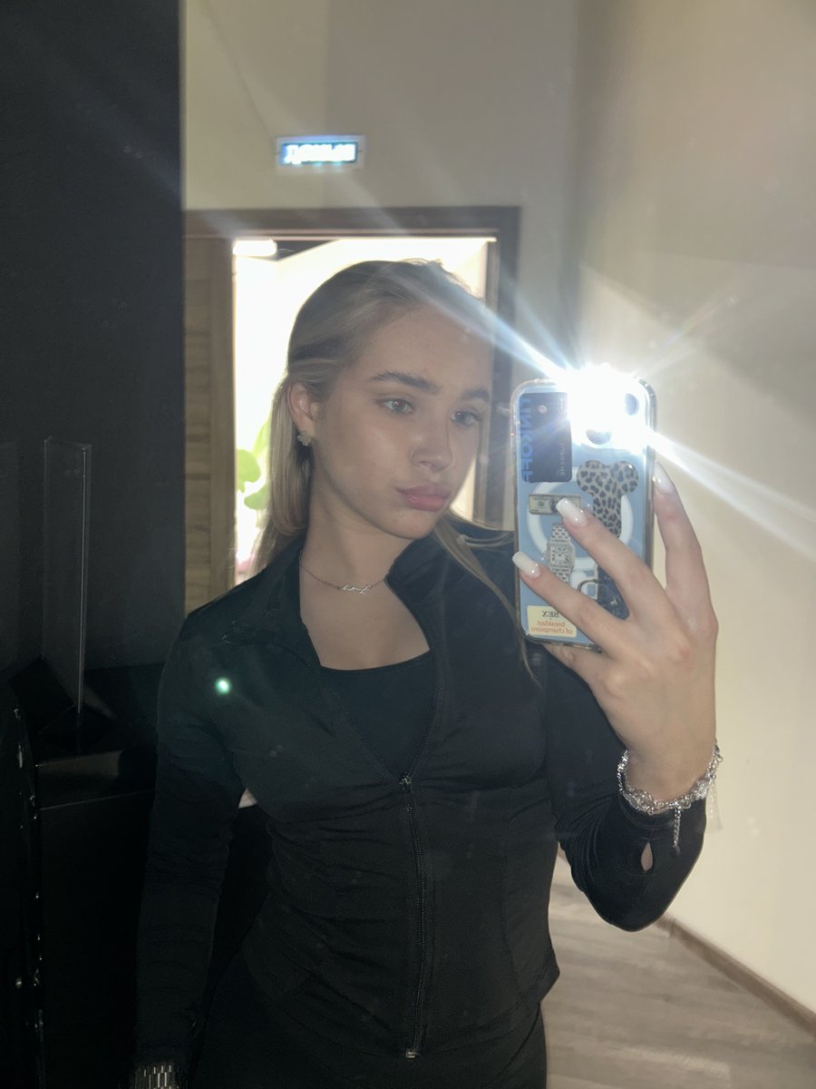 lipswithsm7y's tweet photo. When you see this 19-year old brunette dancing in a bikini on TikTok, her entire body especially her tits will have you beating your meat, her tanlines and legs and feet look incredible too π€ #Fapterial #bikinibeaty
https://t.co/00HeTxKSjY https://t.co/DFAeIzI6D4