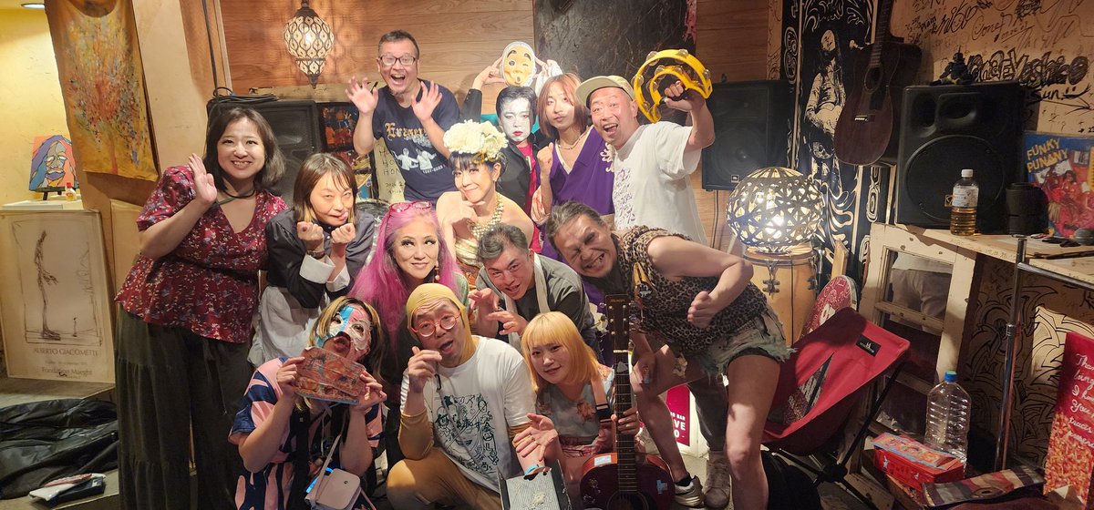 hibinohiroyuki's tweet photo. 昨夜は何でも流す会、ありがとうございました！！

最高のスタート切ってくれた、色街奴衆
もっと、いろんな曲聞きたいし、聞いてもらいたい

新作朗読の披露、会場で最後まで盛り上げ、愛情いっぱい。み遊さん

アンネちゃんは、また新たな魅力の引き出しさすが！またみんなでやりたい！！

どんどん突き抜けてほしい
唯一無二のタナカヨ44、僕は怖いことないので、ついていきたい！！

タナカヨ44、G-suntensighGを繋ぎ、全力でイベントを盛り上げる神様、モリカワさん

オバちゃんには、この企画で出会えたことが何よりも、何よりも幸せ

毎回最高を更新！！熱量MAXにする、早川パワー

ともよちゃんは、ハワイの犬もだけど、以前聴いた男の唄だったのか、別の男の唄だったのか。。からの、流す会の唄で
ずるい！胸いっぱい

そして、岩手から参加してくれて、最初から最後まで盛り上げてくれた
おしゃれハンターXXのお二人！！
めちゃめちゃ嬉しかった、みんなに刺さると思ってたから、やっぱり良かった！

そして、そしてケイジさん、ならびにお手伝いしてくれた皆様のおかげで、何でも流す会ができてます。最強！！

そして、そして、大切な週末の時間を一緒にすごしてくれた、お客様。最高でした！！ありがとうございました。

そしてそして、マーガレットさん
いつも一緒にいてくれて、ありがとうございます！！最初から家に帰るまで、いっぱい話しして、いつも楽しい。

今後なのですが。流す会出張、流しわんことか、昨日のよったんちゃんのテクニックをみて思いついたりも。

#何でも流す会
#そうめん
#後悔
#思い出
#過ち