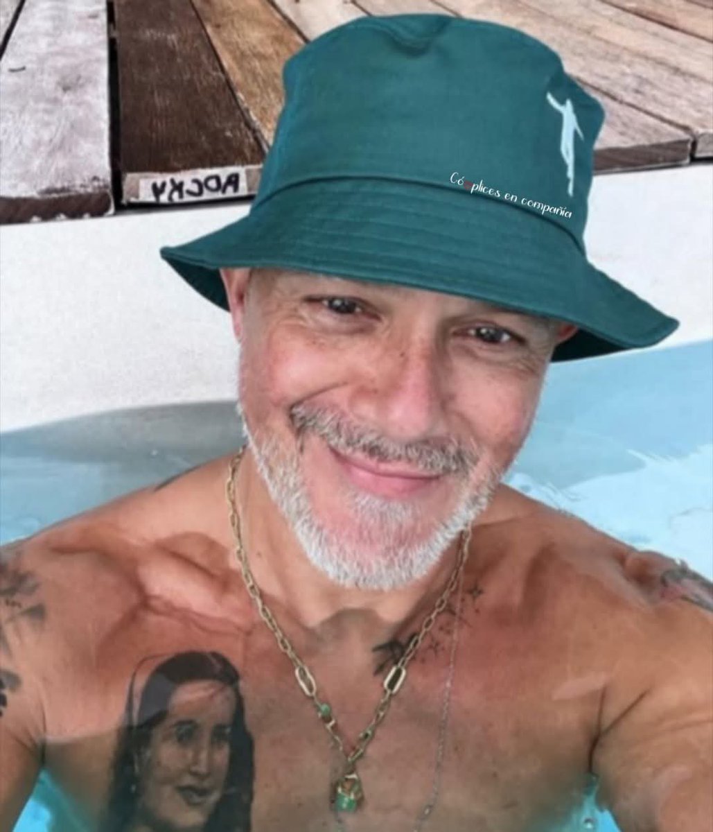 complicesdeASZ's tweet photo. Que disfruten este último día de mes 😊 @AlejandroSanz

.
.
.
 #AlejandroSanz #CómplicesEnCompania #TeníamosQueSer https://t.co/e6g6b1QSGH