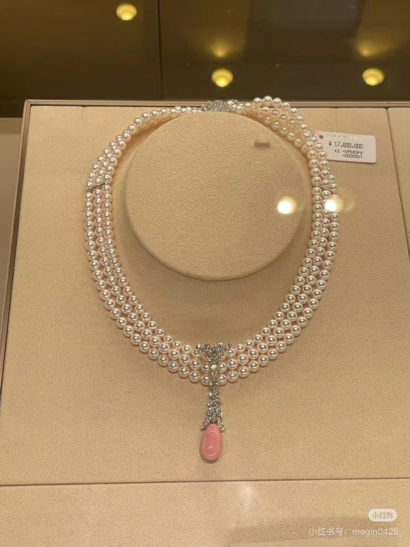 pandacabikon's tweet photo. สมมงลูกรัก Mikimoto ราคาเฉพาะสร้อยสร้างบ้านสร้างเมืองมาก
#ตี๋ลี่เร่อปา #Dilraba #迪丽热巴 https://t.co/Z04nXzCZho