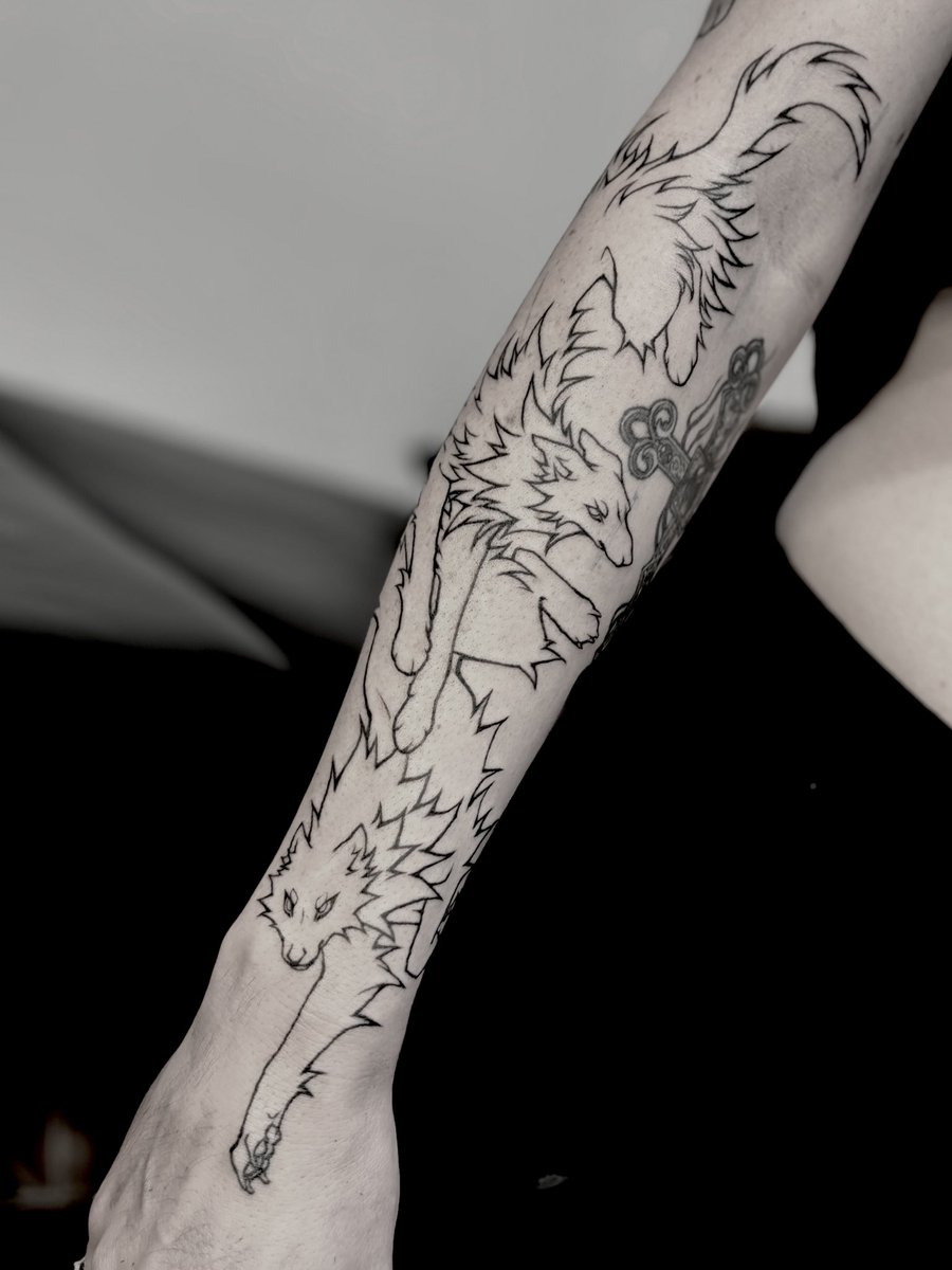taliruq_'s tweet photo. wolf &amp; wolfhound lines (to be finished later) https://t.co/1IAr3nWAtV