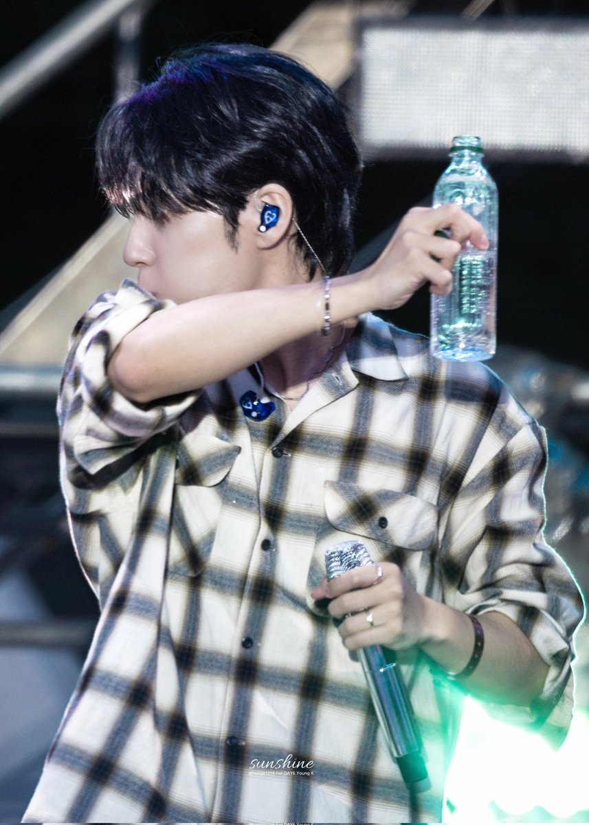 honge1219's tweet photo. 26.05.31_뷰민라_Beautiful Mint Life
#김원필
#day6 #데이식스 #원필 #wonpil https://t.co/m4ttAA89gx