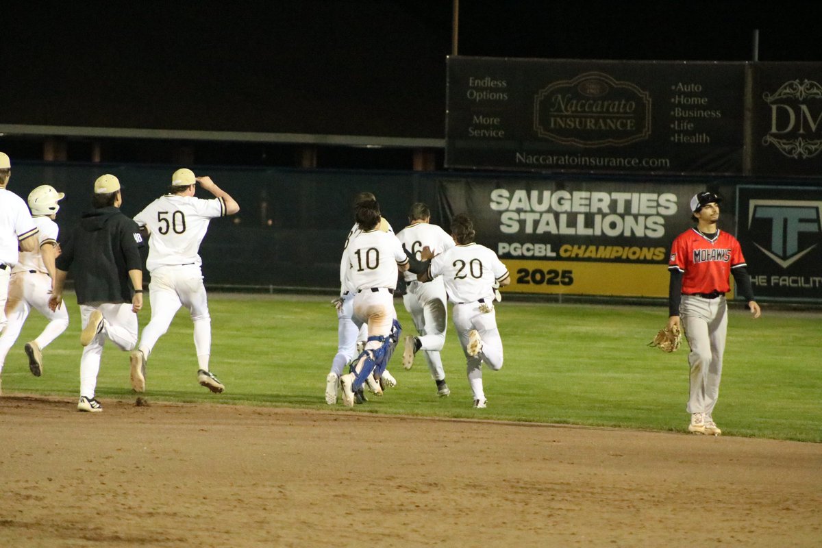 MohawksBaseball's tweet photo. RECAP: Mohawks Walked-off in Nail Biter With Stallions

Gabriel Rivera homered again, but it was not enough in the back-and-forth game as the Stallions walked it off in the 9th for a 10-9 victory

Read More: https://t.co/dSPFkWigK8 https://t.co/jRjz1blFns