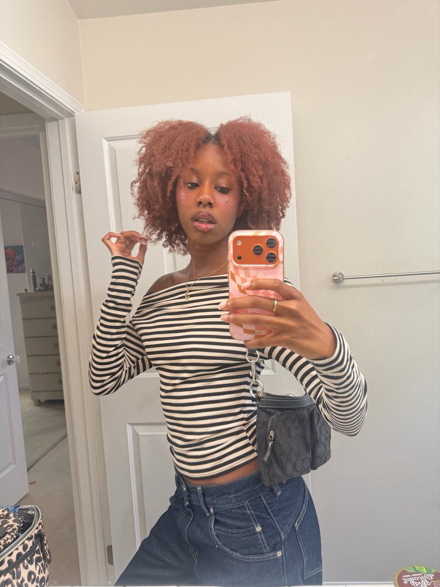 JlTEAGEGE's tweet photo. <3 this shirt https://t.co/tPnBl7LzqD