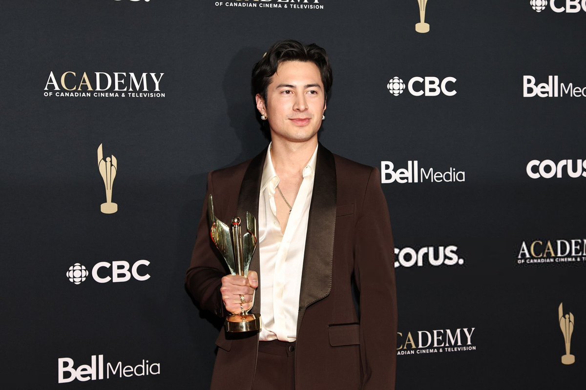 hudsonwonline's tweet photo. More of Hudson Williams posing with his award for ‘Best Lead Performer (Drama Series),’ at the 2026 Canadian Screen Awards! https://t.co/JIFScG3Cpb