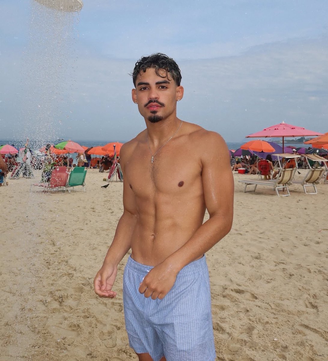 favortebrat's tweet photo. soaking wet. https://t.co/3dXMJoYZKv