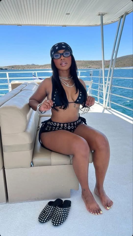 juliethardt's tweet photo. When I say I want a new bathing suit I’m talking about these😍😍😆 no plain ones! https://t.co/w2kkubabzE