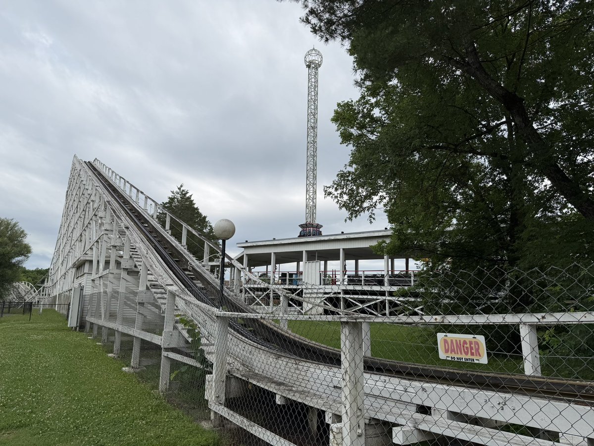 WildcatCoasters's tweet photo. Had an amazing first visit to @LakeWinnie today! Special thanks to the staff who were all incredibly polite &amp; welcoming. We fell in love with this historic park &amp; it’s potential for growth. The Cannon Ball is a hidden gem of its own and an @aceonlineorg landmark. https://t.co/ZYbaXPJbJr