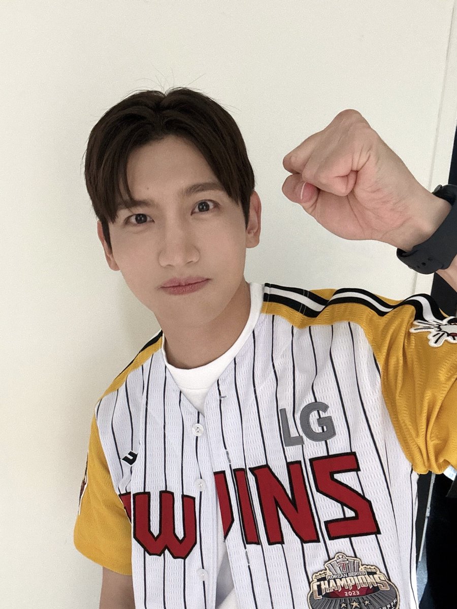 TVXQ's tweet photo. ‘덕업일치’ 동방신기 최강창민, 본업 이어 야구 사랑도 MAX! 티빙 ‘팬덤중계’ 출연 화제
KBO부터 MLB·WBC까지 섭렵한 ‘찐팬’…생생한 입담+과몰입 리액션으로 러브콜 쇄도

https://t.co/SL2Yo5AwZt

#MAXCHANGMIN #최강창민
#TVXQ! #동방신기 #東方神起 https://t.co/8XsgBTd6uG